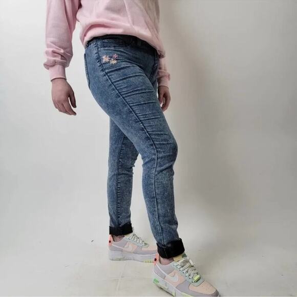 YMI Skinny Leg Embroidered Jeans - Picture 1 of 10
